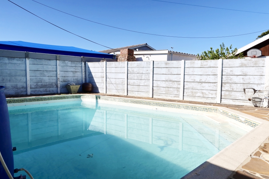 3 Bedroom Property for Sale in Bothasig Western Cape